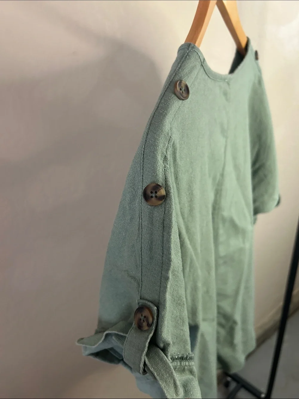 Cable & Gauge Studio Linen Blend Roll Tab Top Sage Green Large - Picture 4 of 12